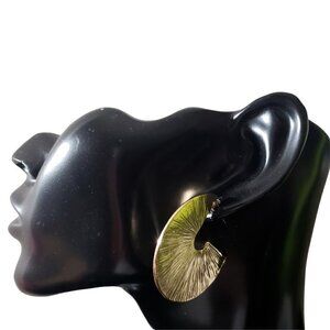 Women Gold 3/4 Circle Metal Disc Post Back Earrings Casual Party Fashion Jewelry